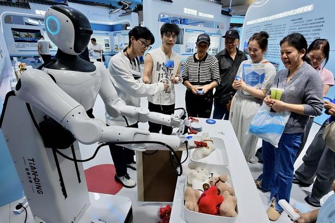 美议员邀中国科学家给AI“设卡”，美国舆论炸锅