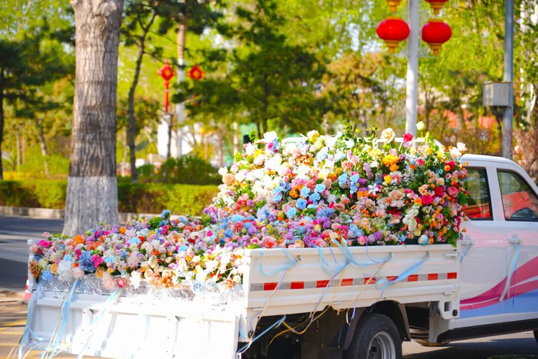 悦图小卡花车巡游，一汽解放致敬劳动者