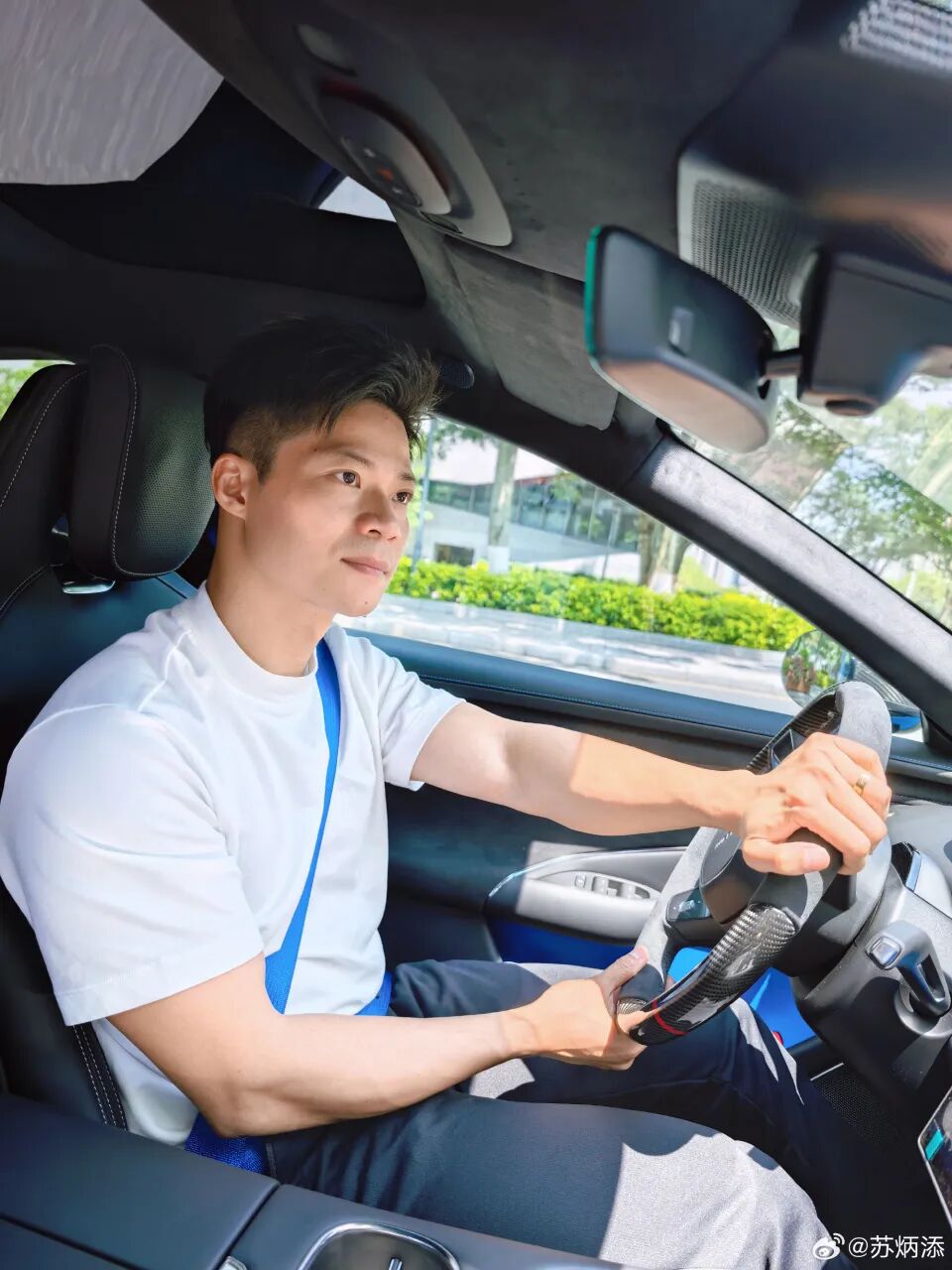 苏炳添开上新一代SU7，他是这样评价的，雷军是这样回应的