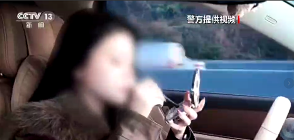 高速上开辅助驾驶后化妆、吃饭，车主：“它开得比我好”