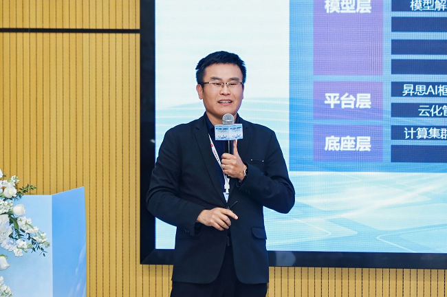 华为培训与认证部院校解决方案专家张明