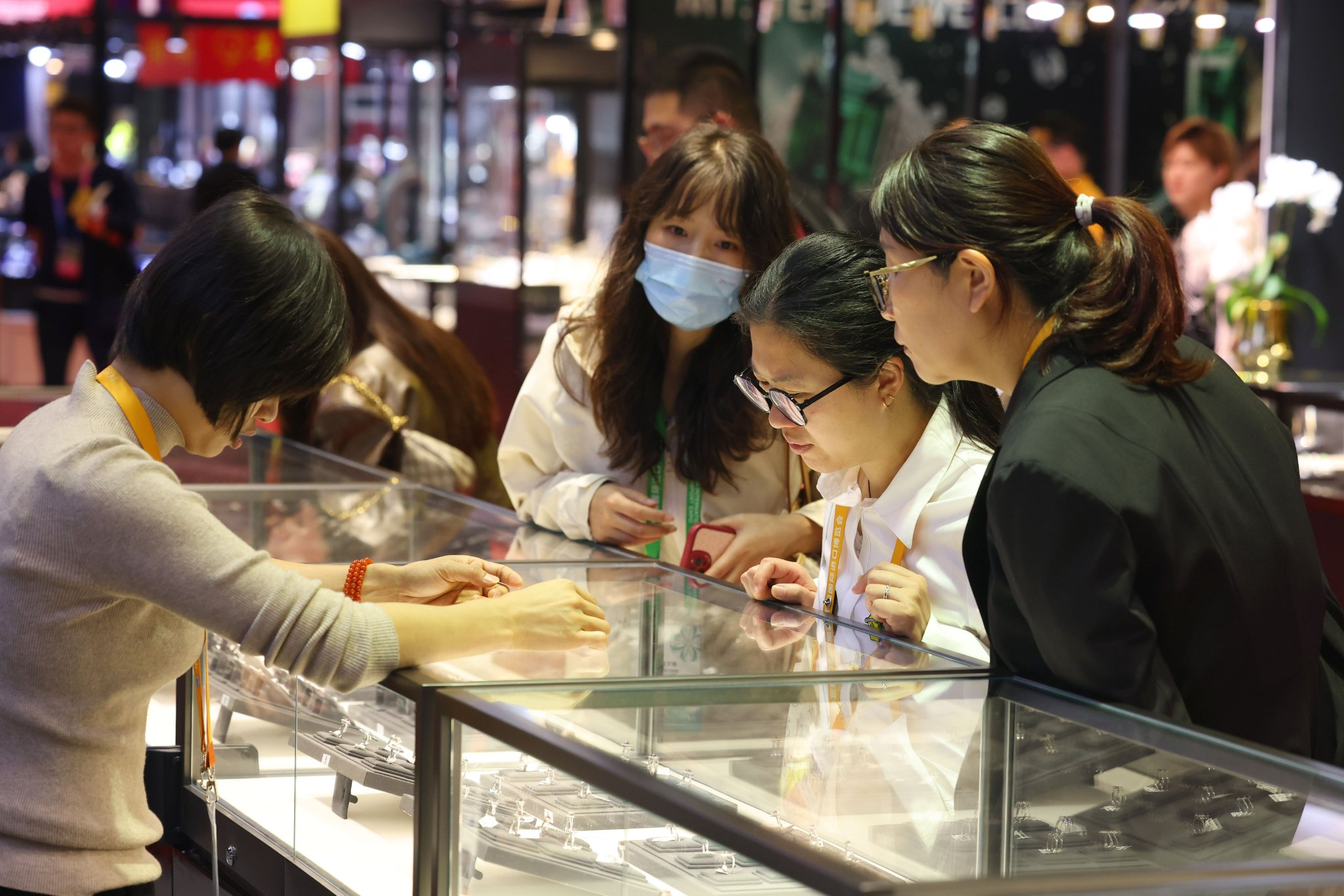 财报解读｜一季度黄金首饰消费额升量跌，多家品牌五月开启促销