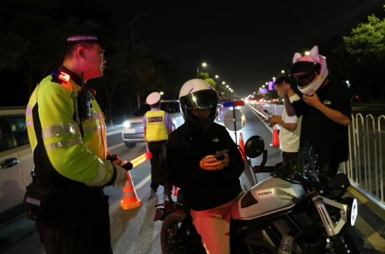 紧盯深夜至凌晨高发时段！宁夏“零容忍”硬核亮剑严查“飙车炸街”
