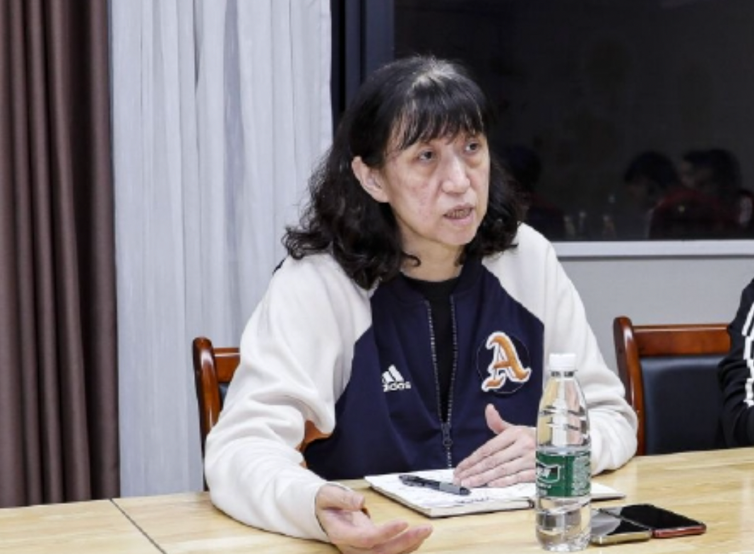 赖亚文当选新一届中国排球协会主席，曾在郎平、胡进两任主教练时期担任中国女排队长