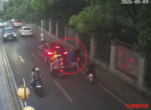 长沙一电动车追尾保时捷后逃逸，司机换衣伪装试图躲避侦查，最终仍被交警成功锁定