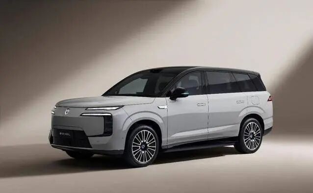 腾势N8L闪充版：重新定义家庭出行的豪华六座SUV