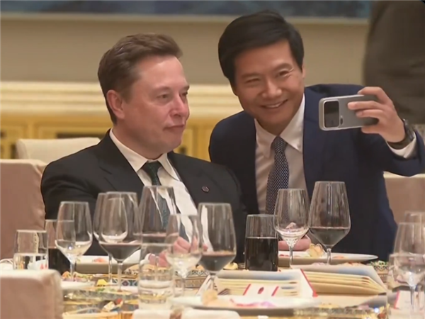 雷军主动合影马斯克，丢了中国企业家面子？