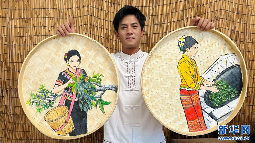 本土青年匠人董雲江展示作品（資料圖）。新華網發（供圖）