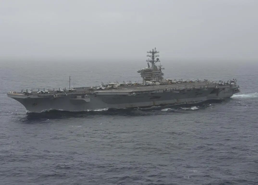 美国航母继续尴尬！派出51岁本已退休的“尼米兹”号去吓古巴，“福特”号故障不断刚回家，还有维修中突发火灾的...