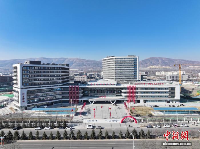 圖為青海省首個國家區域醫療中心——西安交通大學第一附屬醫院青海醫院在西寧市正式啟用。(無人機照片)馬銘言 攝