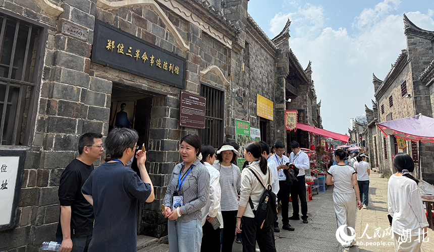 遊客參觀鄭位三革命事蹟陳列館。人民網記者 周恬攝