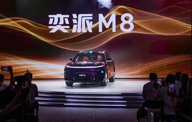 东风奕派M8正式亮相，主打“华为乾崑六件套”大六座SUV