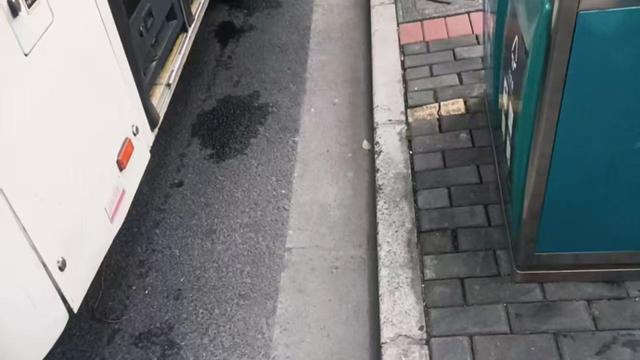 新闻追踪：75岁阿婆下车踩空摔倒多处骨折，公交公司赔偿1.3万元达成和解