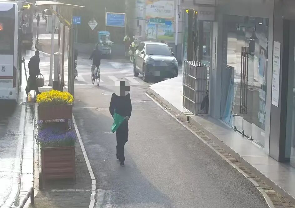 跟随→锁喉→撂倒！一气呵成！直击六安一菜市场抓捕现场！
