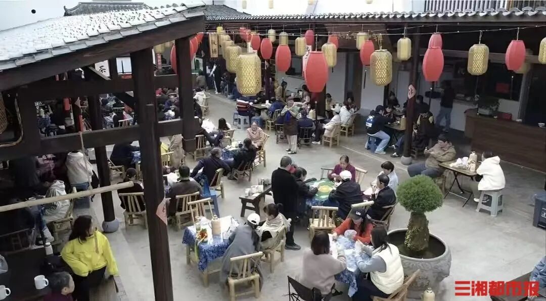 盖碗茶配沉浸式话剧，长沙老茶馆成了年轻人新聚集地