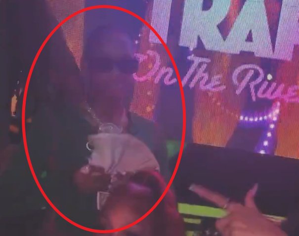 美金满天飞！美网友晒视频：哈登现身夜店与女说唱歌手握手打招呼