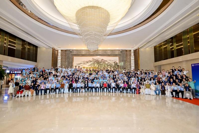 图一：大会集体合影