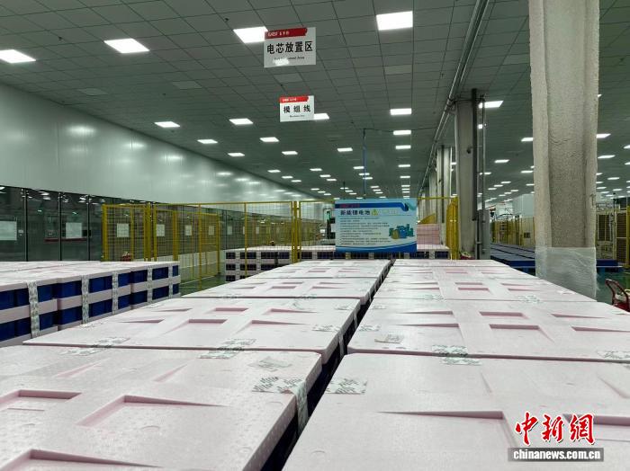 圖為甘肅張掖市臨澤縣易事特年產2GWh新型儲能裝備製造綜合示範(二期工程)項目生產車間。戴文昌 攝