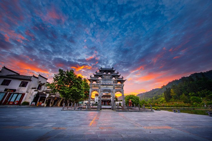 黃山市黟縣西遞村晚霞。新華社發