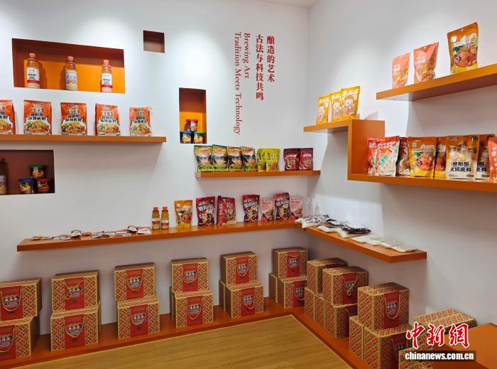 「鋪前三婆」開發的糟粕醋系列產品。記者 王曉斌 攝