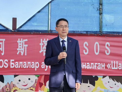 韩春霖大使出席中资企业光伏助学活动