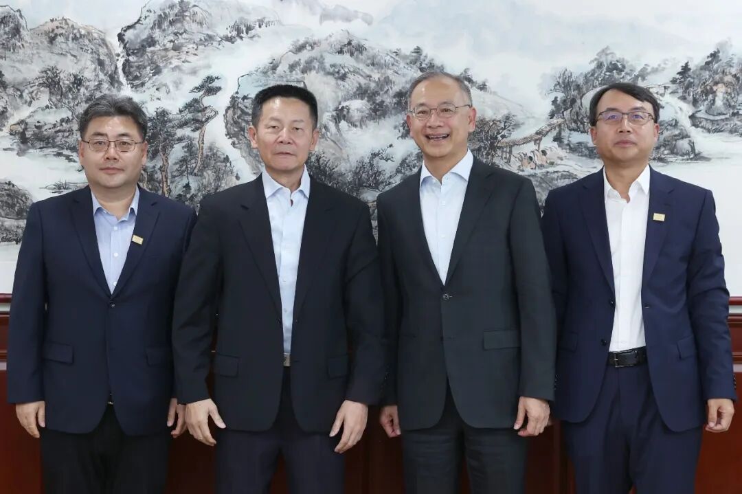 证监会主席吴清会见香港金管局总裁余伟文和香港银行公会代表团