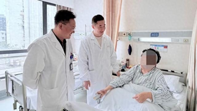 �찢����ǰ���鷿���������������κͷ�尣��У�������ҽʦ���н�̸��������