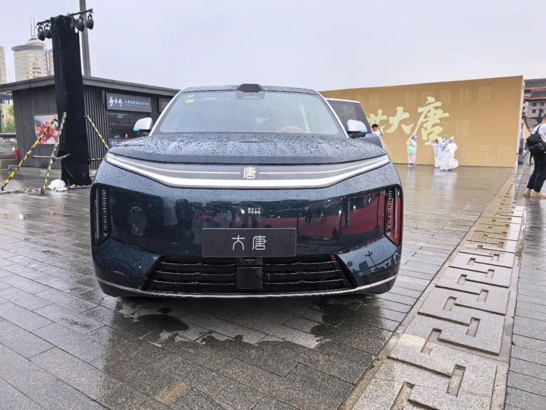 大型SUV，不到24万起，车长超5米2，纯电950公里+闪充，全家出行看这款？