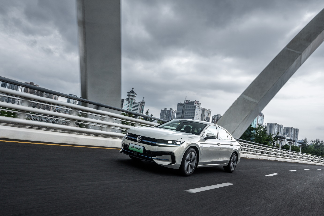 德系混动全新答卷 迈腾 PHEV、探岳 L PHEV 携黄金超混正式上市