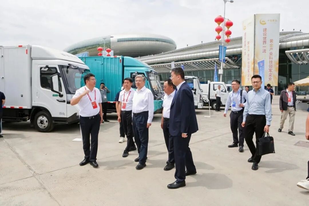 联通亚欧的国家级盛会开幕，北汽亮出自主品牌“全谱系”