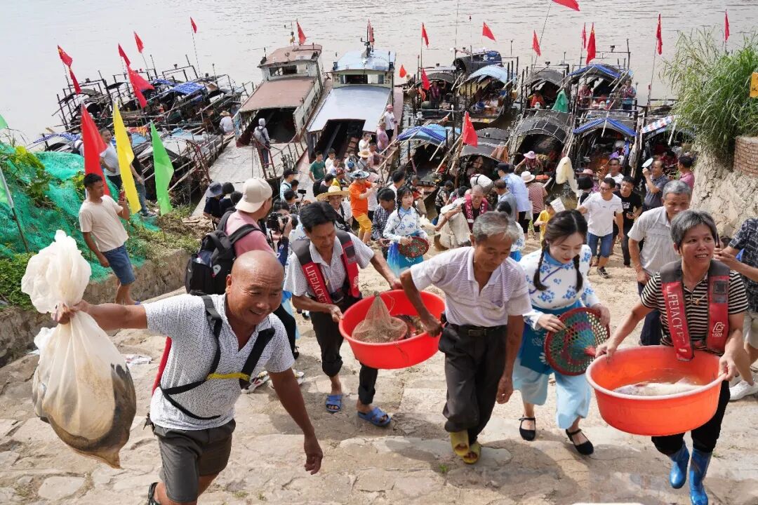 往届开渔节盛况图片。图源look一禄