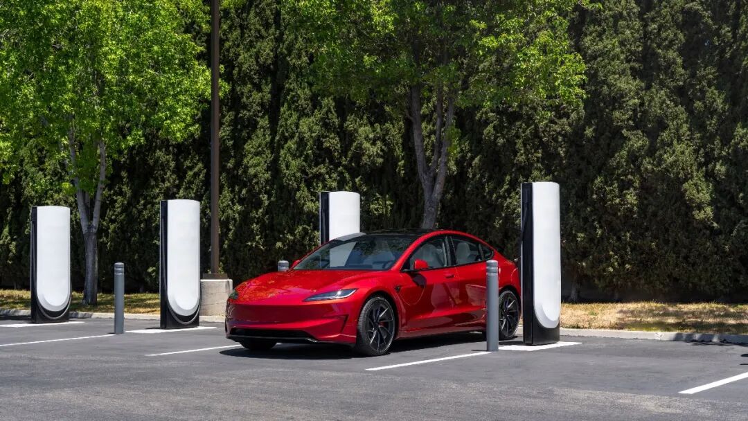 特斯拉：Model 3 开 10 年能省 2 万~7 万元！