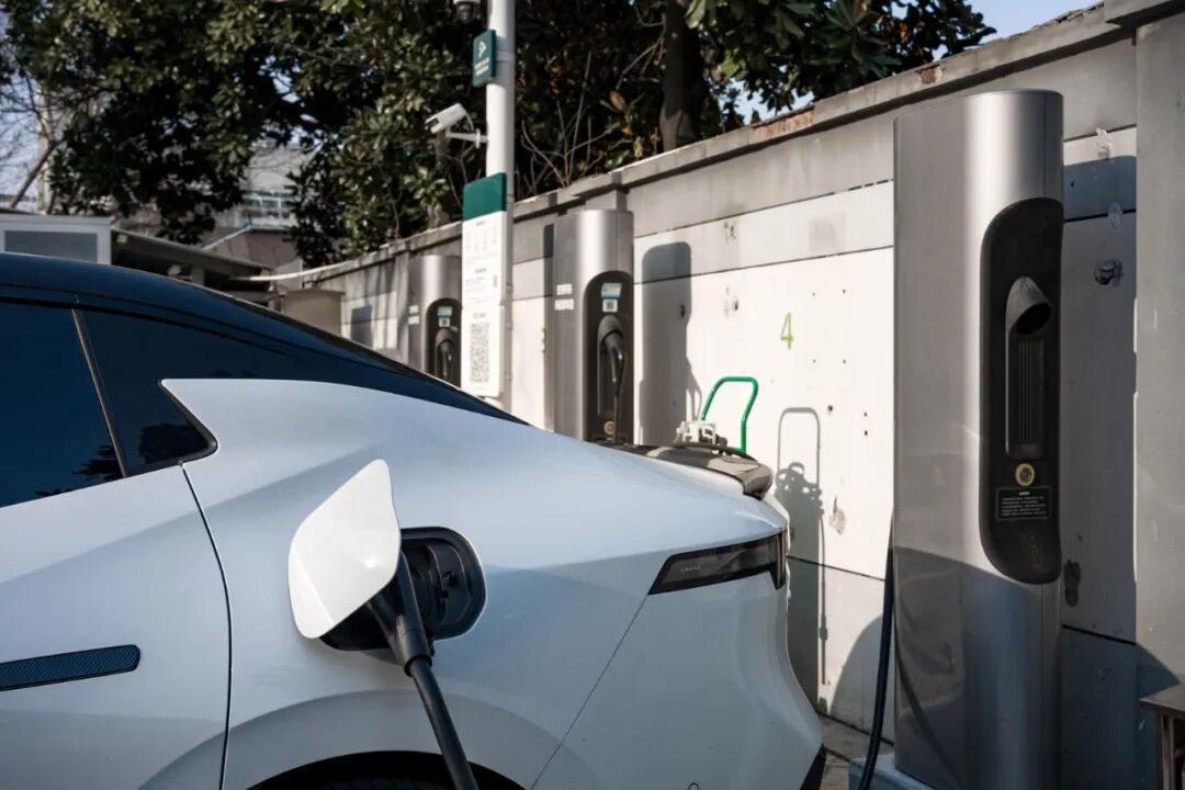 电车换车比手机还快？中汽协澄清：“新能源车平均车龄仅1.8年、消费者3-5年置换电车”系误读