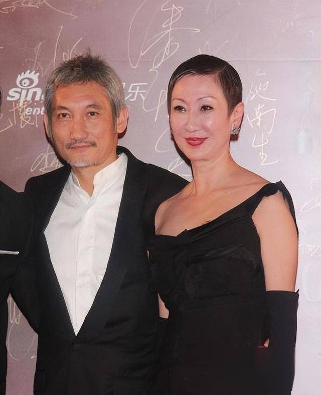 徐克前妻施南生因病离世，享年75岁，曾和导演前夫徐克被誉为 “影坛神雕侠侣”，二人曾一同斩获香港电影金像奖 “终身成就奖”