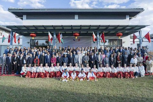 驻马达加斯加大使季平出席中俄驻马达加斯加使馆共同举办的庆祝《中俄睦邻友好合作条约》签署25周年招待会
