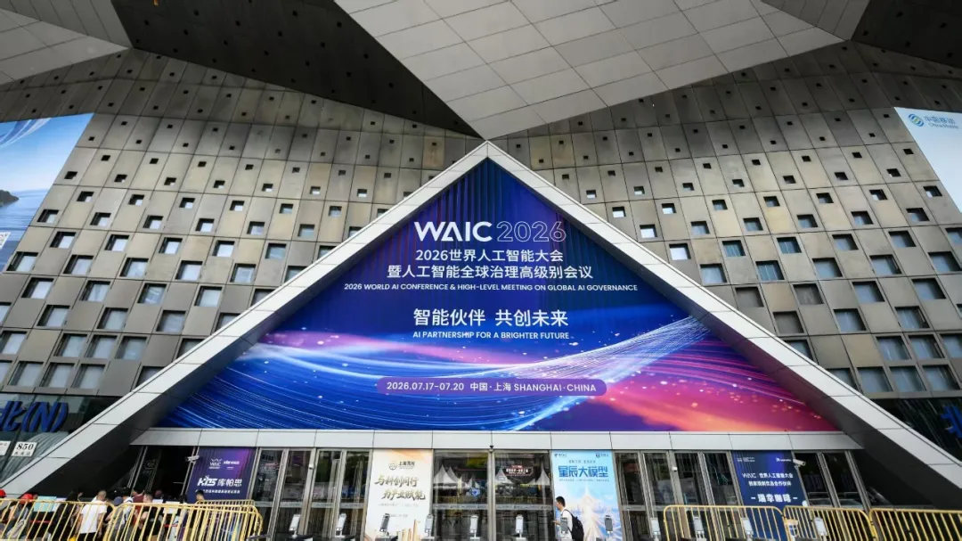 王珞丹熬不过AI，黄晓明说AI拍不出《教父》 AI未来是什么？