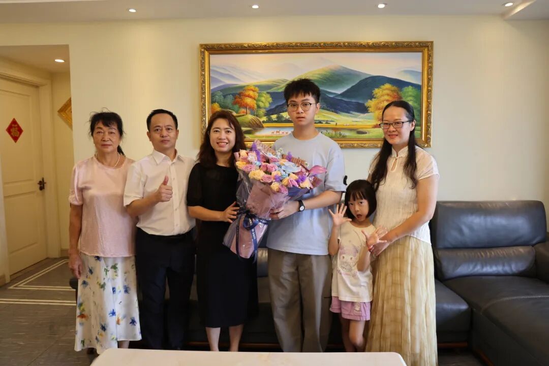 录取通知书到！东莞学子王子文，圆梦清华！
