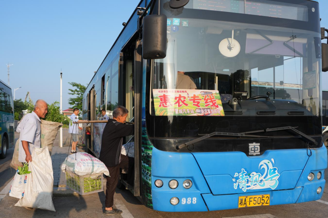 中车这趟公交车，装满了