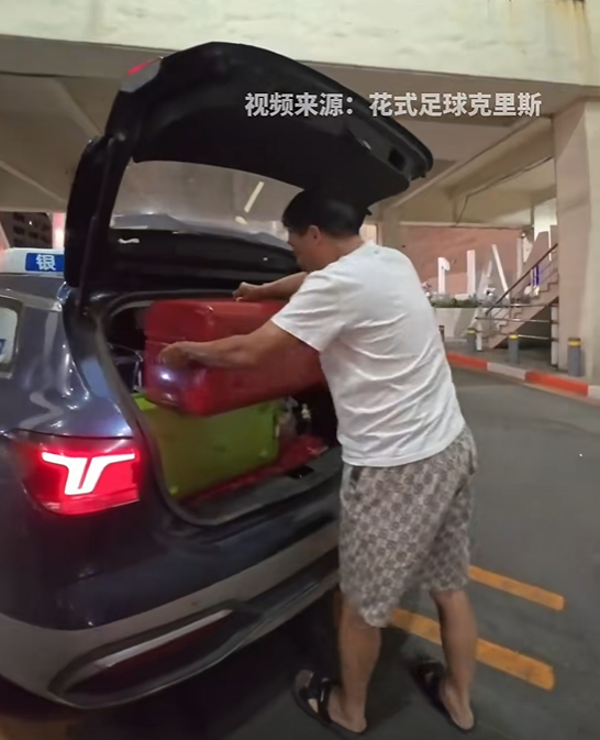 知名博主在浦东机场打车遭“套路”，凌晨被抛在路边！警方通报→