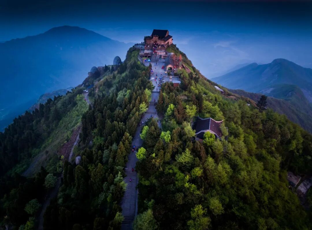 关于南岳衡山中心景区台风天气应急响应的公告