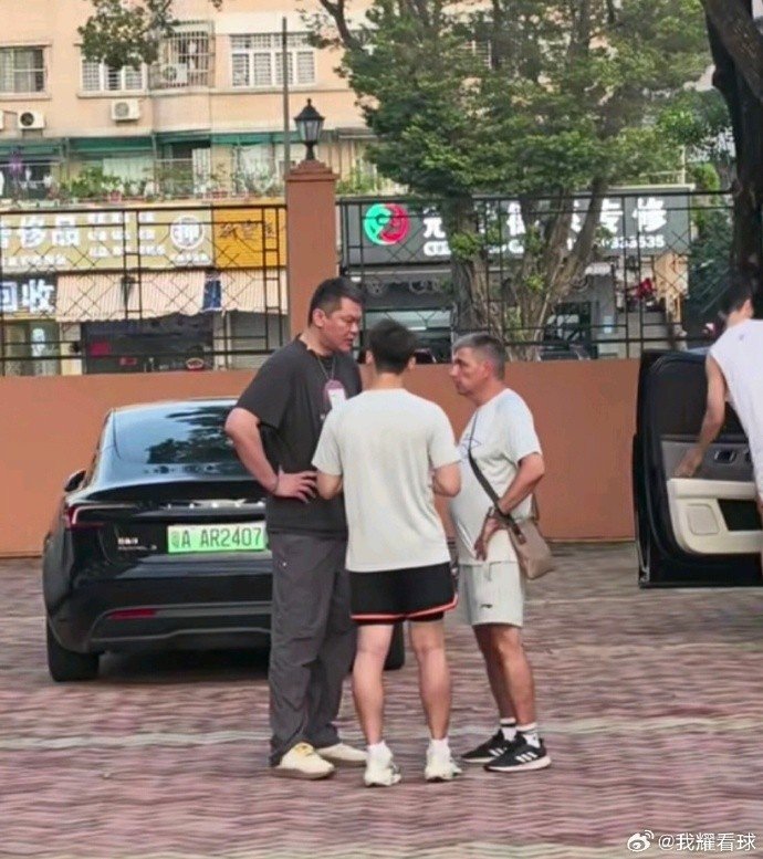 博主：朱芳雨今日回到宏远俱乐部 与新外教团队交流&完成交接工作