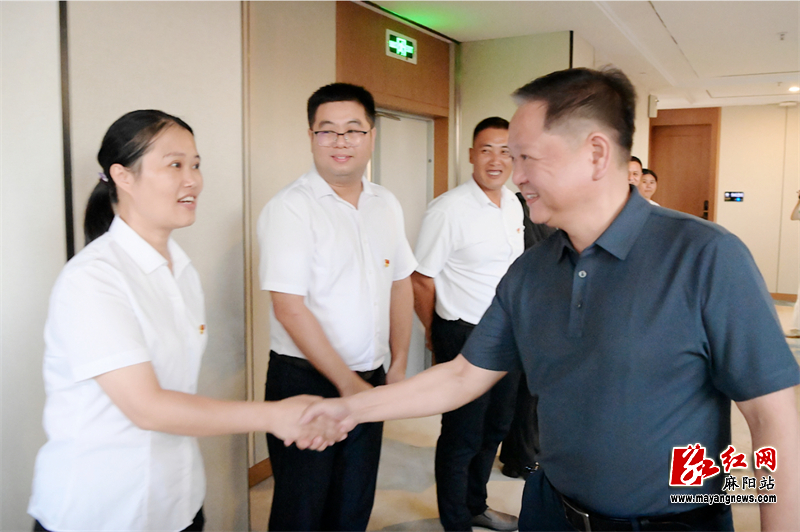廖园熙带队看望出席中国共产党麻阳苗族自治县第八次代表大会的代表