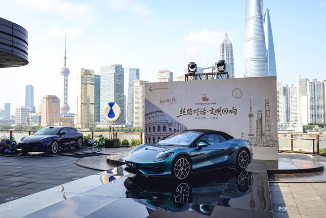 腾势Z亮相上海外滩，探寻超跑的“东方定义”