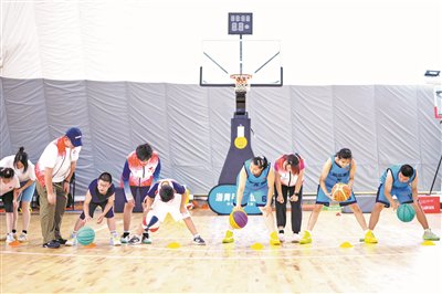 公益课程丰富“小候鸟”暑假 公益课程丰富“小候鸟”暑假