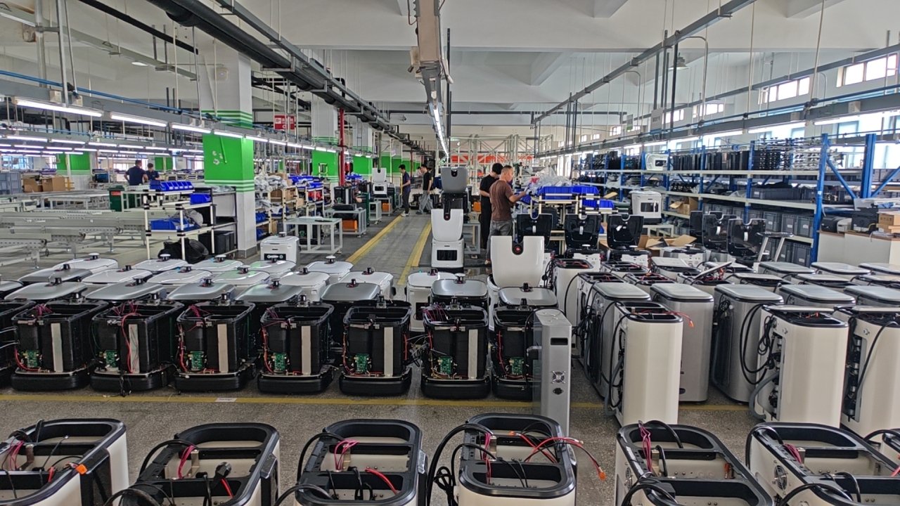 圖為齊元清潔機器人的生產車間。