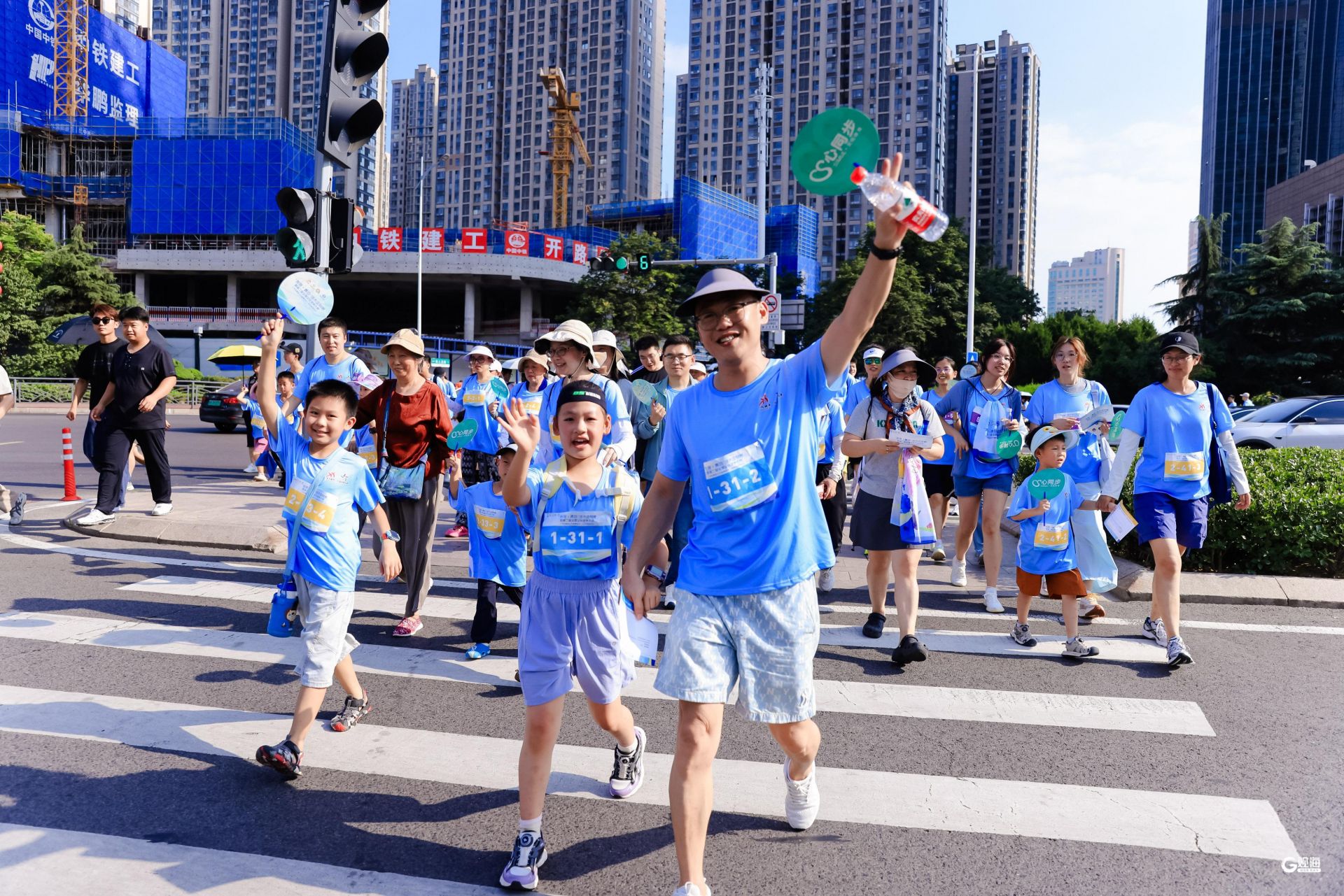 奔跑中“发现青岛”！千人定向赛点燃全民健身嘉年华