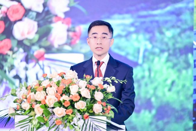 赋能全球客运产业提质升级 金旅客车发布“乾途”系列车型，致力于打造高端客车标杆