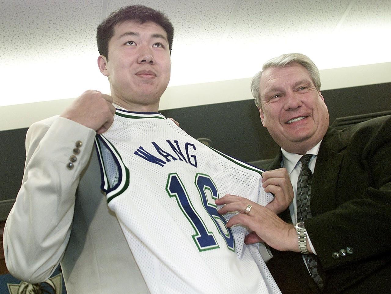 1999年选中王治郅！老尼尔森可谓大郅登陆NBA的伯乐与恩师