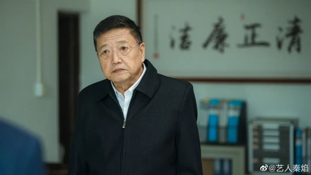 演员秦焰因病去世，享年72岁，曾出演《编辑部的故事》 《我爱我家》《狂飙》《庆余年第二季》等，众星发文悼念