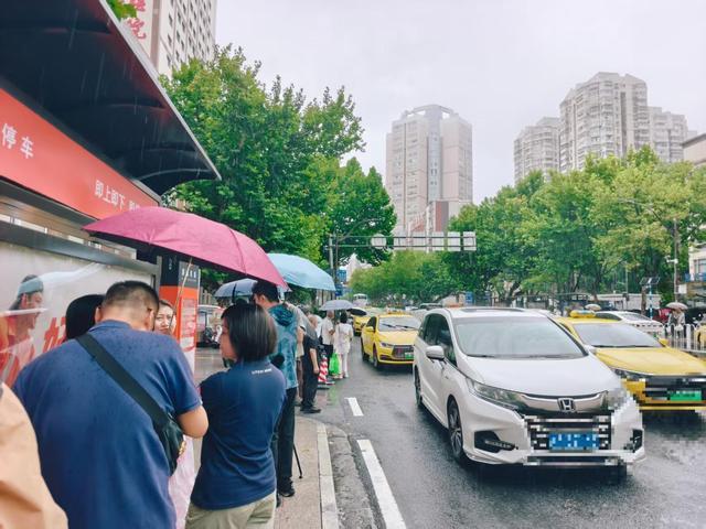 南京28个巡游站点暖心升级，“变身”网约车便民新地标